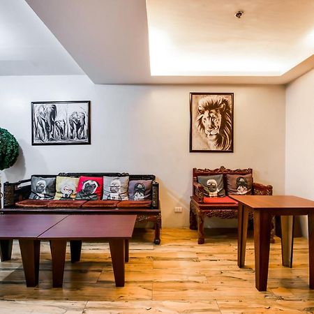 Oyo 136 Regal Residences Quezon City Exterior foto