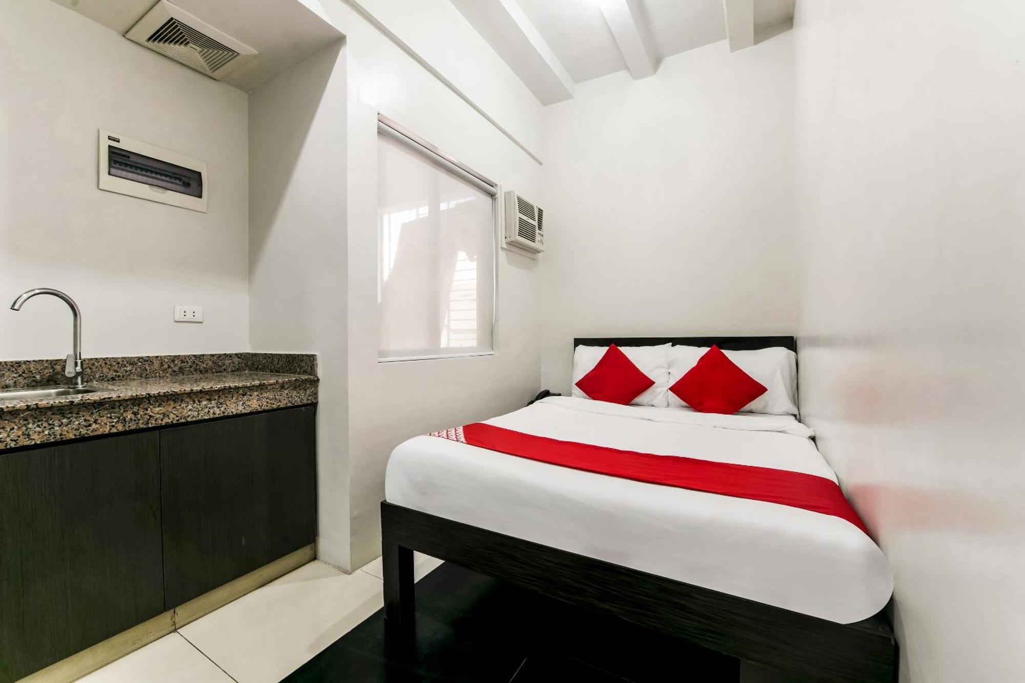 Oyo 136 Regal Residences Quezon City Exterior foto