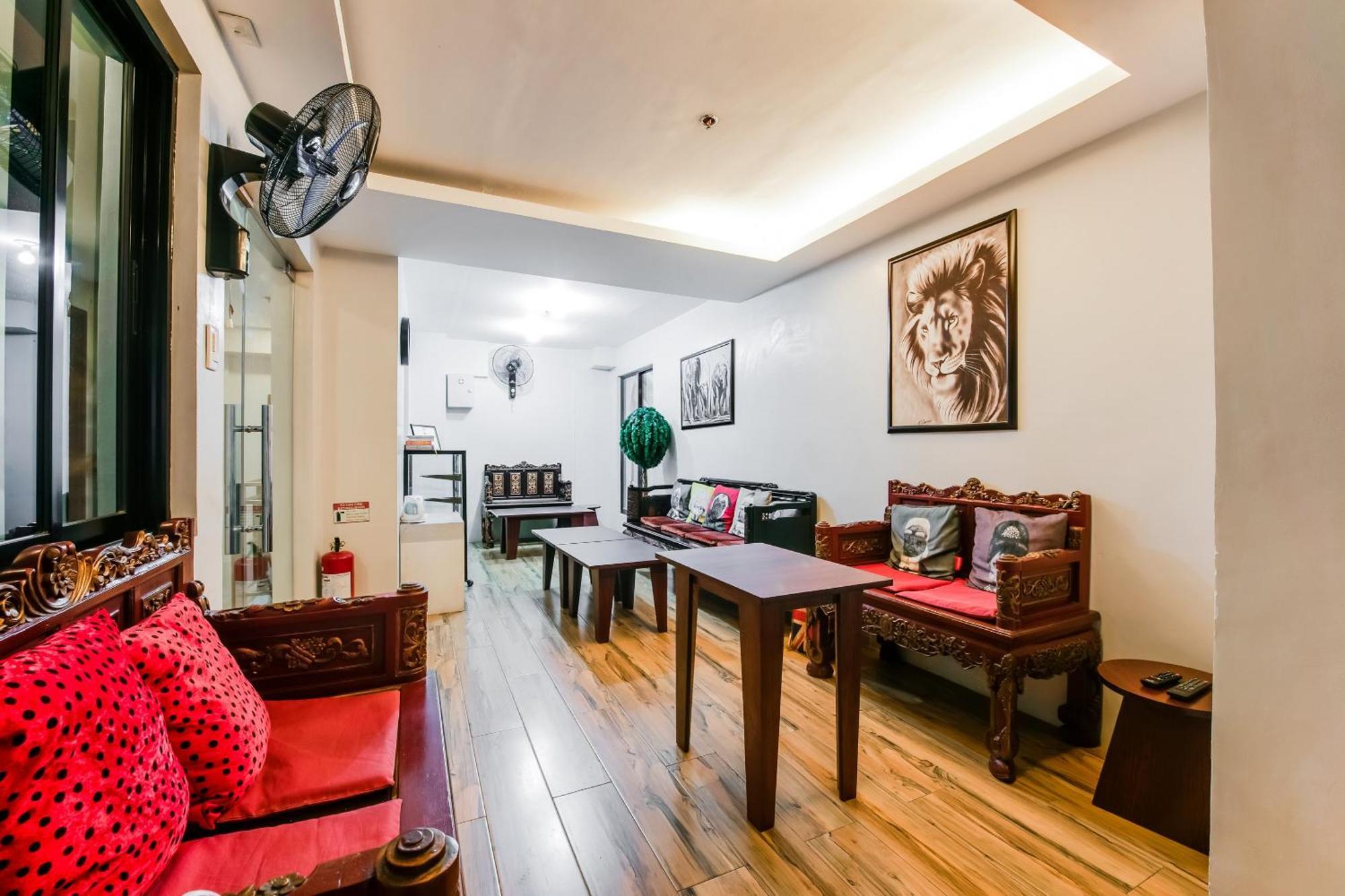 Oyo 136 Regal Residences Quezon City Exterior foto