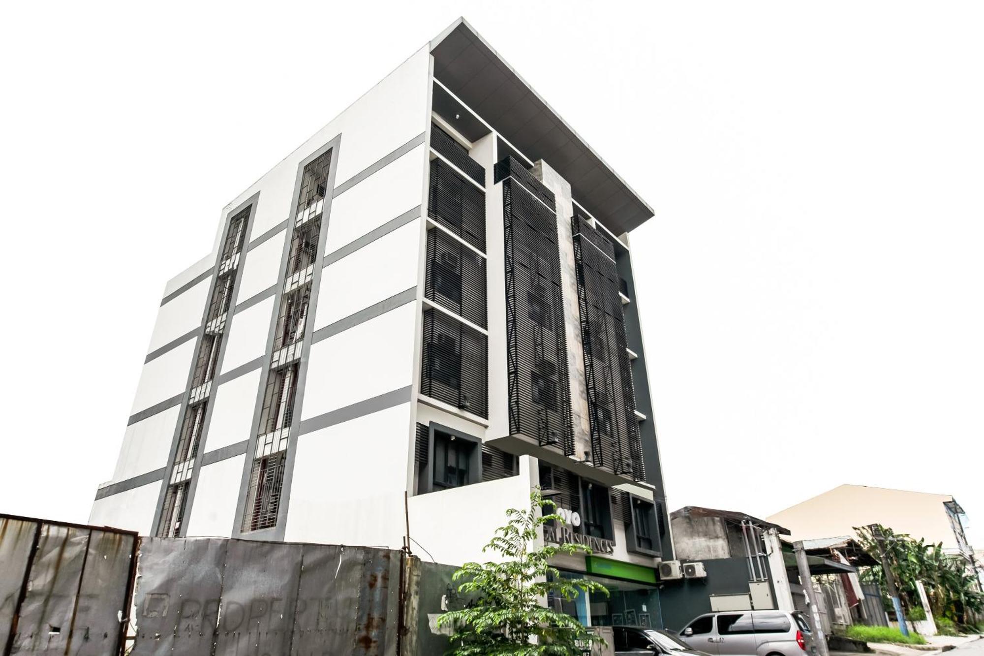 Oyo 136 Regal Residences Quezon City Exterior foto