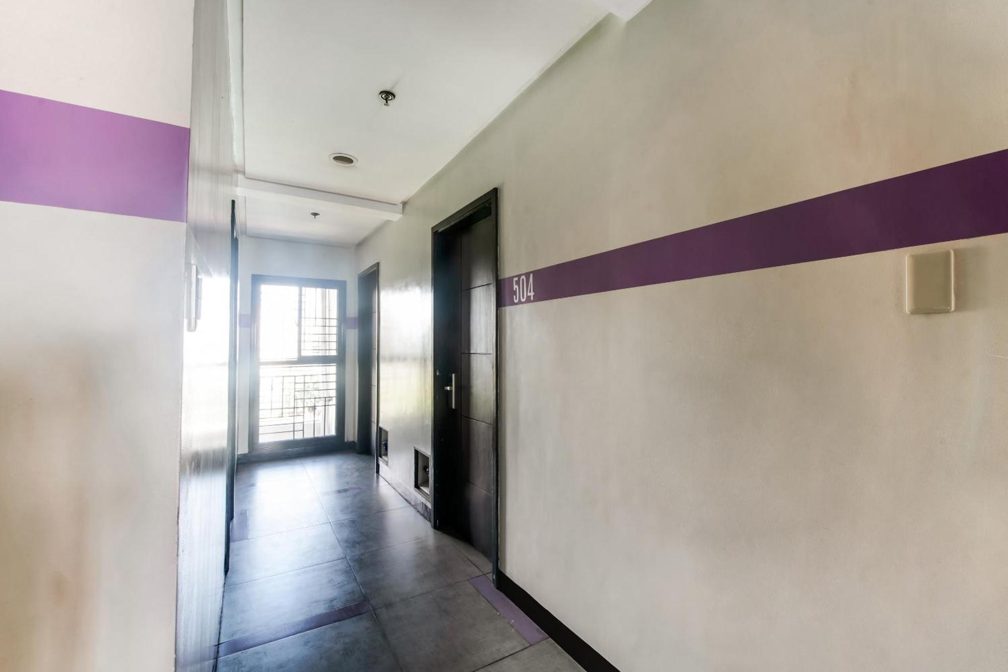 Oyo 136 Regal Residences Quezon City Exterior foto